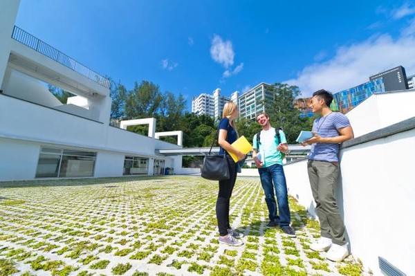 Students in CUHK campus